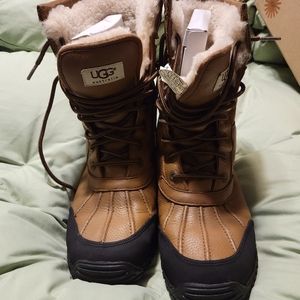 UGG ADIRONDACK size 9.5. Excellent used condition